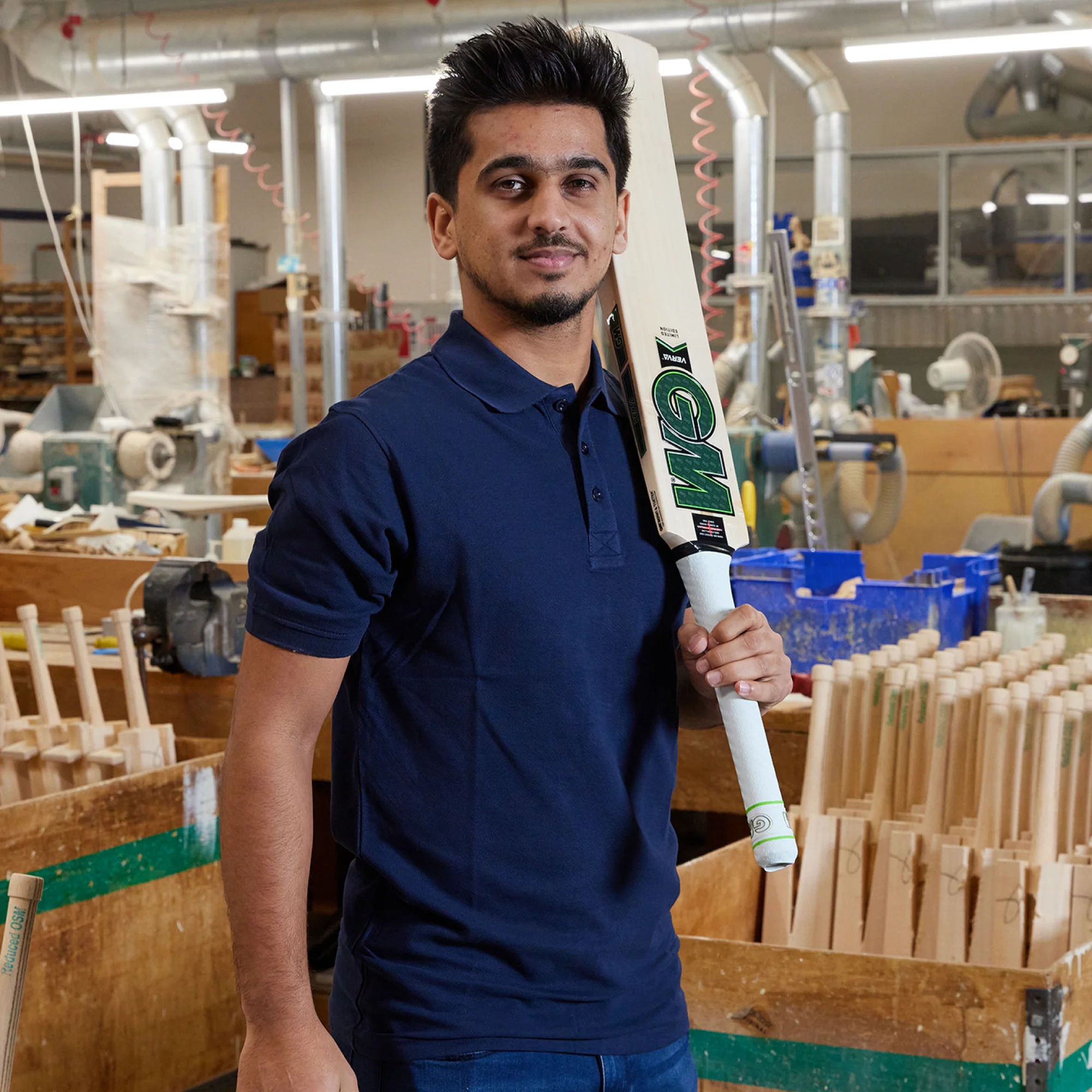 Gunn & Moore Saim Ayub 606 Cricket Bat - Image 5